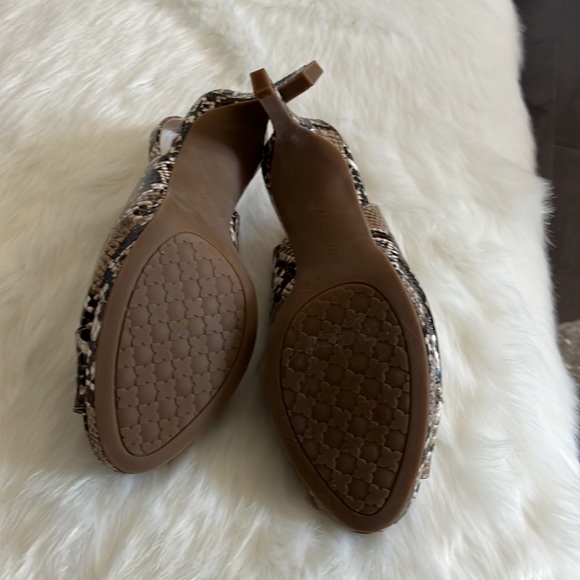 New in Box Kelly & Katie Natural Multi Python Nerani Peep Toe Pump Sandal - Picture 13 of 13